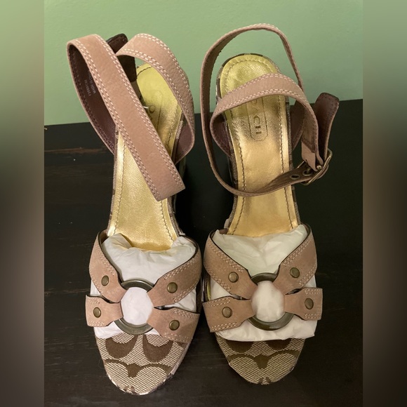 Pristine condition. Coach Kallista Tan Signature Multi-patch Wedge Women’s 7.5 - Picture 6 of 15